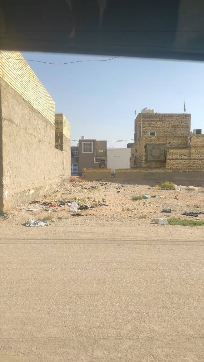 قطعت ارض المساحه ٢٠٠ متر
مقابيل ملحق قريت الغدير 
تدخله من عمود ٣٢٠ شارع الصب 
موقع مميز قرب السوك وشارع تبليط
منطقه متكامله كافه الخدمات 
السعر ٢٢ مليون وبيه مجال 
لتواصل ***********
