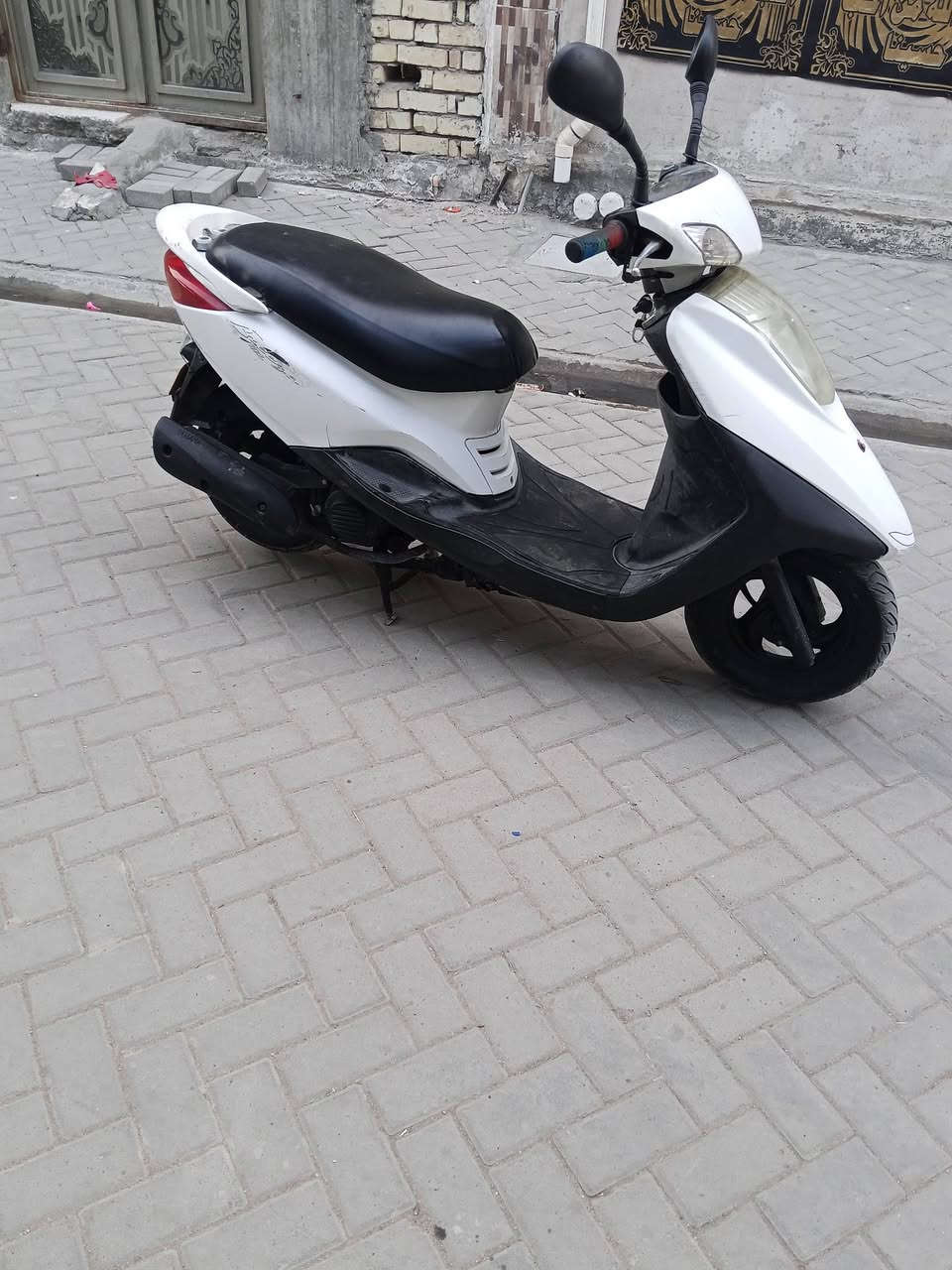 دراجه بريز ابلاديه نظيفة سلف هندر كهربائيات كلها شغاله شلعه قويه اوراقها كامله  السعر550 العنوان الشعب التلفون ***********
