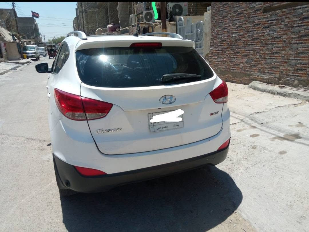 توسان موديل ٢٠١٤ خليجي رقم بغداد
 مصبوغه حزام بدون دواخل ولا ايرباك
 بيه منظومة غاز ماشية ١٤٠ الف كيلو
نقصه التبريد ميشتغل
للبيع بسعر ١٢٥ ورقه وبيه مجال للاتصال واتساب فقط ***********
