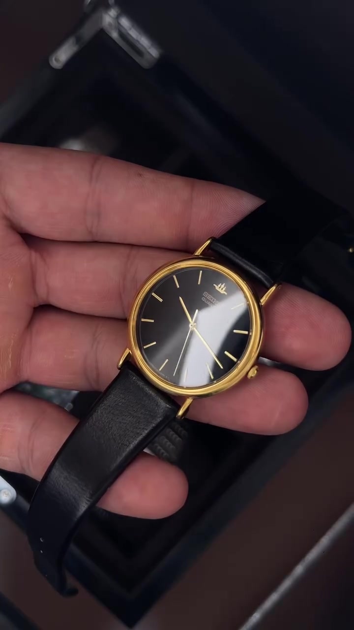 Seiko 
🔹تعمل الساعه بنظام الكوارتز الدقيق 
ستراب (السير) الساعه مُستبدل باخر سويسري أصلي 
قطر الساعه : 35 
الرقم التسلسلي : 440944
الصنع : JAPAN🇯🇵
طلاء ذهب 
حالة الساعة : 95% 🔥

🔺السعر : 85,000
📥للحجز و الاستفسار دايركت⁩


**إذا كنت صاحب هذا الإعلان وتريد حذفه لأي سبب، رجاءا أرسل رسالة إلى الدعم الفني**