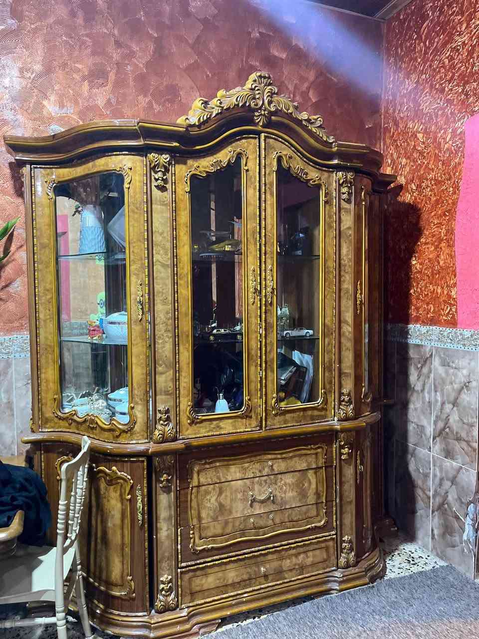 معرض للبيع السعر 100العنوان شط العرب ***********
