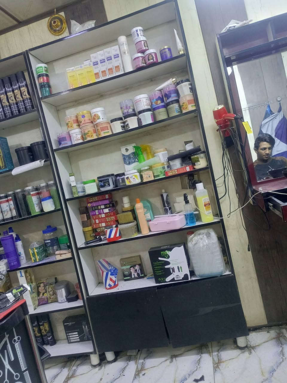 رفوف سعر ٥٠ قطعتين بغداد الحسينيه ***********
