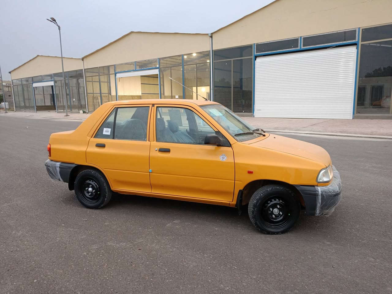 سلام عليكم سايبا موديل 2023بيه طخه بين الباب وجاملغ المامي مال سايق ومصبوغات درجه اوله باقي سياره كفاله كير محرك تبريد شواصي صدر تراي مال زيرو الف مذب عليه هيه مصفره وغرامات صفر تخم تاير هستوني شاده العنوان بغداد الستفسار ***********
