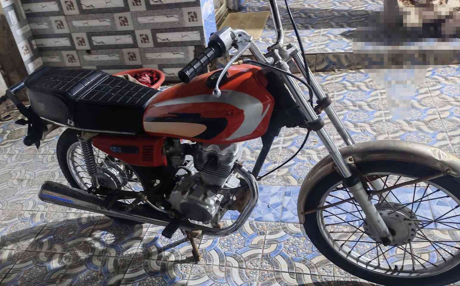 السلام عليكم دراجه للبيع موديل ١٧ مكينه ٢٠ أوراق أصولي مكان رفاعي سعر ٥٠٠ وبيه مجال ***********
