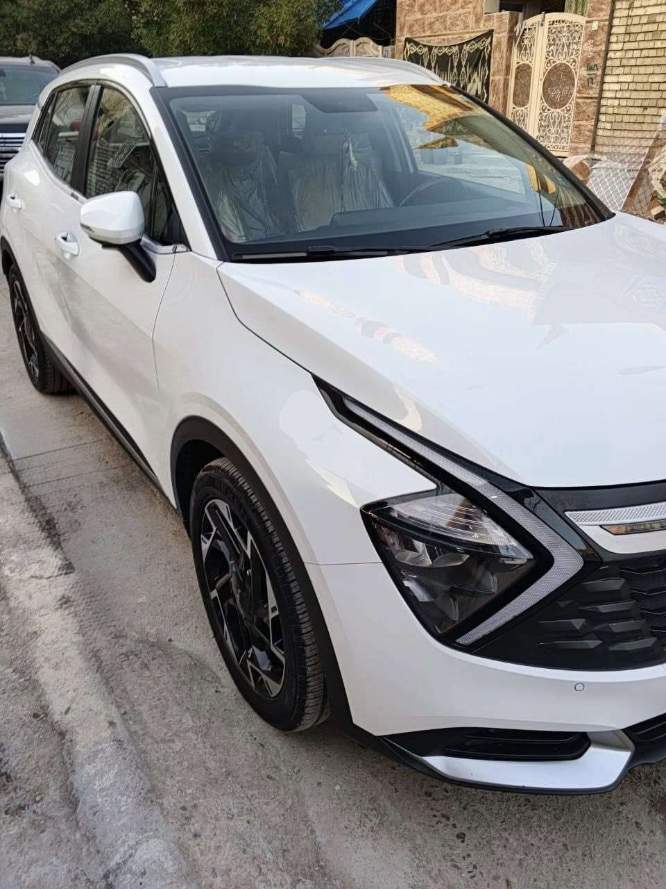 سلام عليكم للبيع سبورتج موديل 2025 
خليجي مكفوله 
ماشيه 17 الف كيلومتر 
فول مواصفات عدا بنوراما 
بصمه 
صندوك كهرباء 
كشنات كهرباء 
رادارات 
وبعد بيها هوايه مواصفات 
رقم بغداد تحويل ثاني يوم 
مكاني بغداد 
السعر 235 
***********
