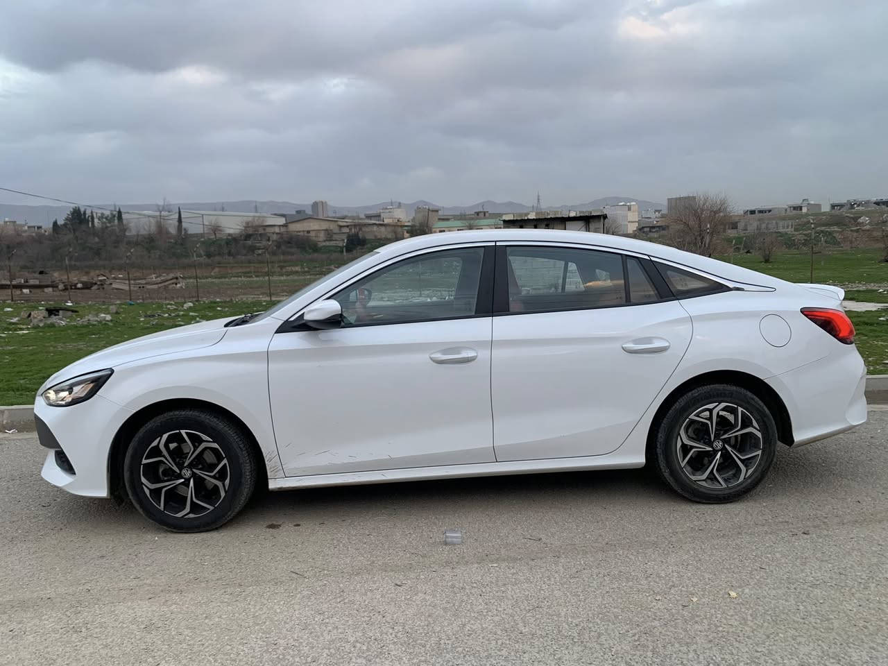 MG 2024
گێڕ عادی 
بۆیاخ ته‌نك 
١٧٠٠٠ رۆشتوه‌
هیچی پێوه‌ نییه‌ 
گه‌ر مشته‌ریت په‌یوه‌ندی بكه‌ 
***********
