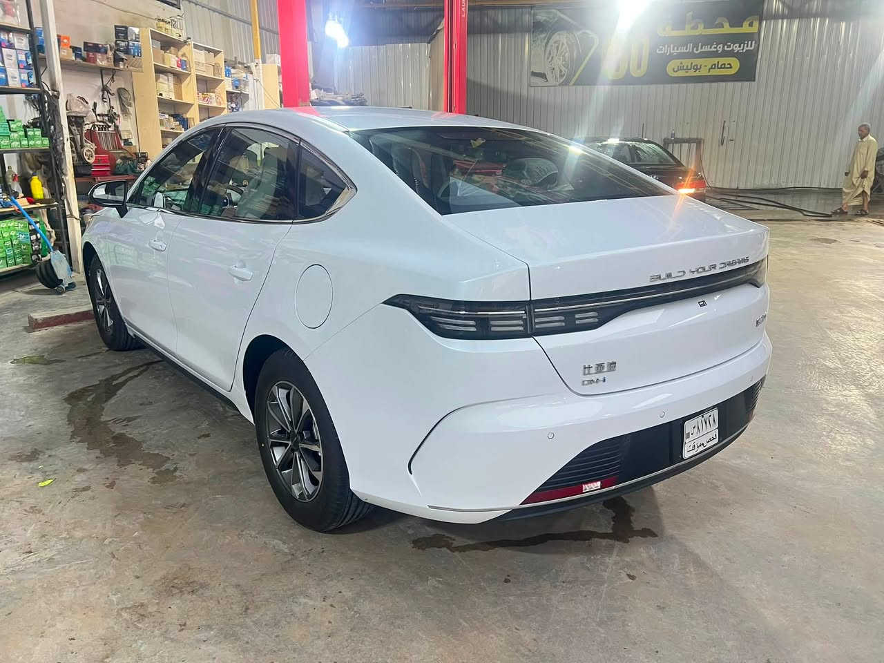 السلام عليكم byd دستروير السياره جديده ماشيه 8 الف كلي بيها بارد بسيط بالدور الخلفي فقط 
السياره بسعر مناسب للاستفسار ***********
رايدها ب18500
