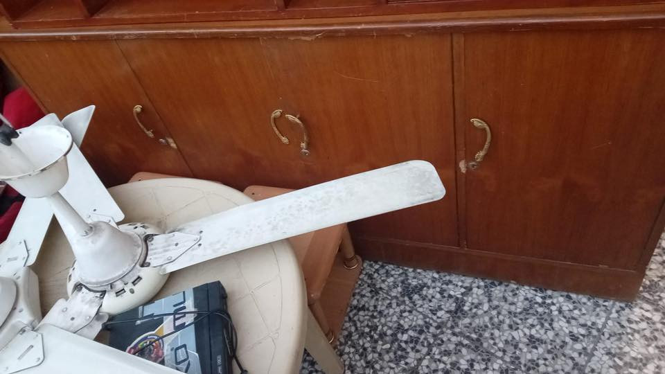 السلام عليكم غراض للبيع ما بيهن اي شي                         السعر/250او بيهن مجال
الرقم/***********
العنون/البلدياتUNقرب مدرسه الطموح الاهليه
