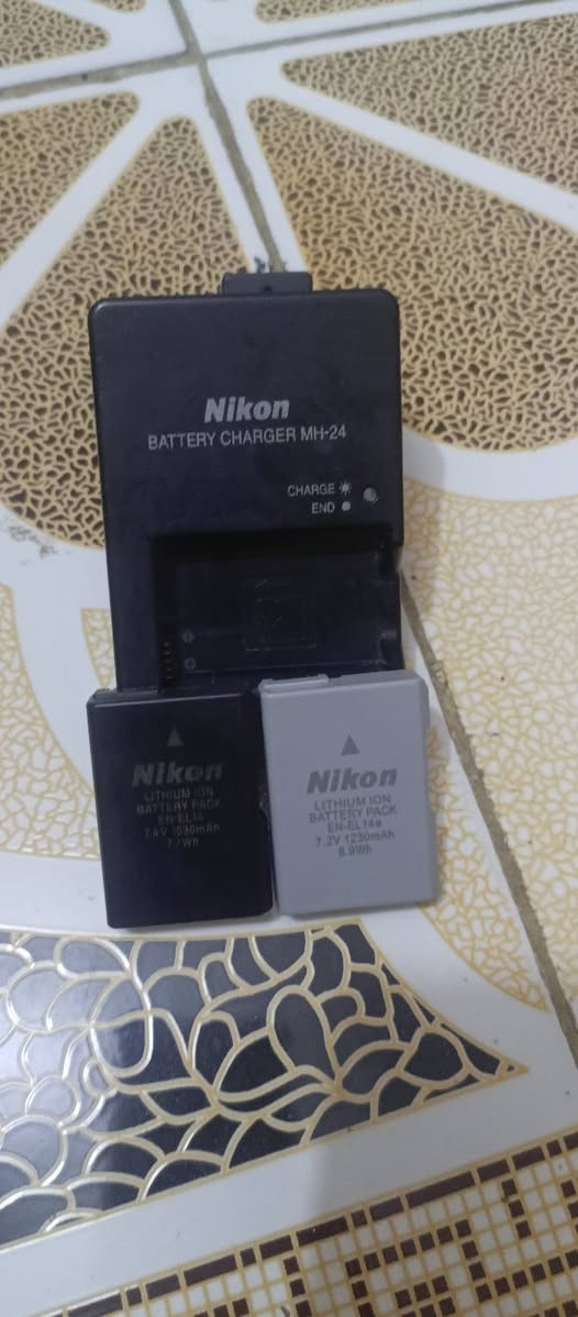 كامره 5300..
شاشه قلابه.. 
زوم 70-300..
عدسه 55..
كرب.. 
جلاتين…
شاحنه+ بطارتين… 
جنطه.. 
السعر خاص كامره نضيفه مابيها ايي نقص راح تعجبك بلتصوير والالوان فد شي..


**إذا كنت صاحب هذا الإعلان وتريد حذفه لأي سبب، رجاءا أرسل رسالة إلى الدعم الفني**