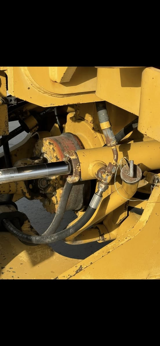 شفل كتر حجم 924F مكفول كفالة كلة على البلاد  من قطرت الصبغ محرك كير مضخة اكسل كلة مكفولات بشرط على وضع لشركة فول موصفات تخم تاير موديل 98  رقم واسط مشروع وطني /***********
