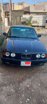 سيارة BMW حجم 525i اصل اوتماتيك لون اسود سبورت رياضي دبل اكزوز موديل 1...