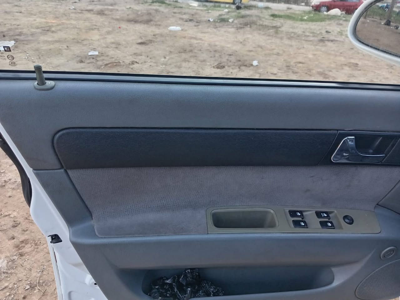 السلام وعليكم مكلف بالنشر 
محرك بدايه نفخ والباقي كلو شرط بيها قطعتين صبغ  موديل 2009 كابون بانزين بيها
رقم صاحبها ***********
