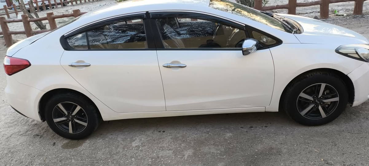 السلام عليكم ورحمه الله وبركاته 
كيا سيراتو  خليجي موديل 2016 

مكفوله من الكص 

سنويه ل 27 بأسمي 

حداديه جديده كامله يم مجمع عدنان الحداد ابو الكوت

تخم تاير جديد 

ادامه كامله عليها 

سياره جاهزه ابد ماتصرف عليها

بيها ضربه بالعراق بالجاملغ الايسر

ضررها بسيط

***********

***********
