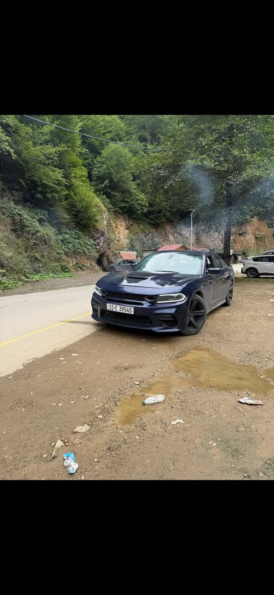 السلام عليكم.
جارجر موديل 17 sxt
رقم بغداد 
محدثه gt بنيده الاصلي ودعاميه مسلفنات وموجودات 
حادثه موضح بالصور 
ماشيه 95 
بيه باب صبغ وموضح بفديو ليش نصبغت 
موجوده بكربلاء طوريج 
السعر 196 بيه مجال بسيط 
هاتف ***********
