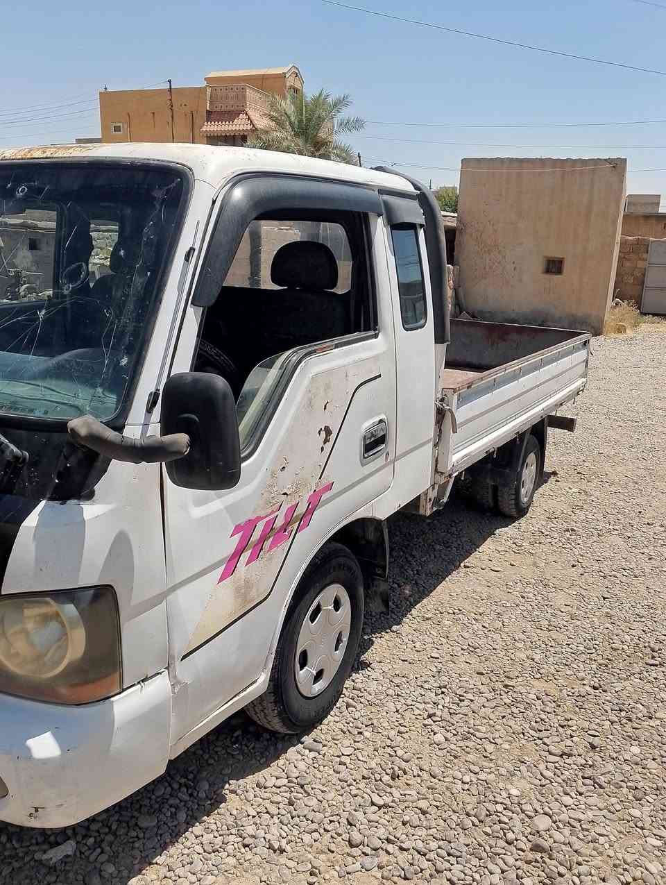 السلام عليكم كيه ام عيون للبيع موديل 2003مامسجل محرك كير اكسن شرط السعر 28وبيها مجال شي قليل للاستفسار الاتصال على هاذا الرقم ***********
