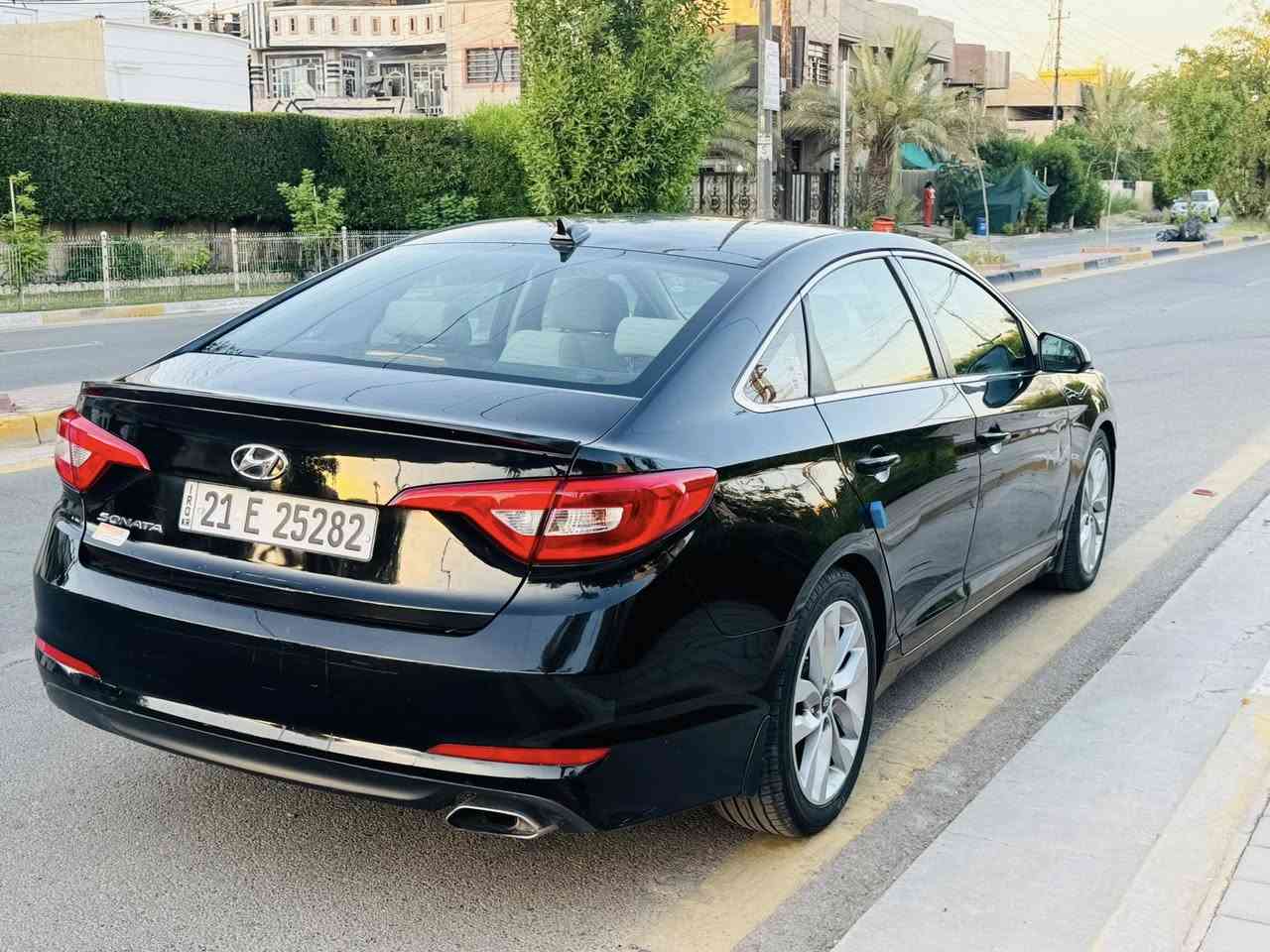 السلام عليكم.        بيع او مراوس
هونداي  سوناتا موديل 2016 
حادث بنيد وباب السائق بدون داخل 
مرفقه صور الحادث وسونار للسيارة 
وارد امريكي 
مواصفات
محرك حجم 2400 
ماشيه 164 ml 
اللون اسود 
ويل كب كروم حجم 18 
تحكم ستيرن جهتين
كامرا خلفية اصليه
نظام مانع انزلاق
انظمة قيادة ( سبورت . ايكو . نورمل )
مثبت سرعة
شاشة لمس كبيرة اصلية
سنوية باسمي شخصيا
رقم سليمانيه الدولي هزة وسنويه جديدة  
العنوان بغداد الكرخ حي العدل 
السعر 110 ورقه وبيها مجال للجادين بالشراء
للاستفسار ***********

