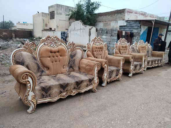 تخم ملكي للبيع ١٠ مقعد سعر ٣٠٠وبي مجال مكاني ديالى سيف سعد
***********
***********
