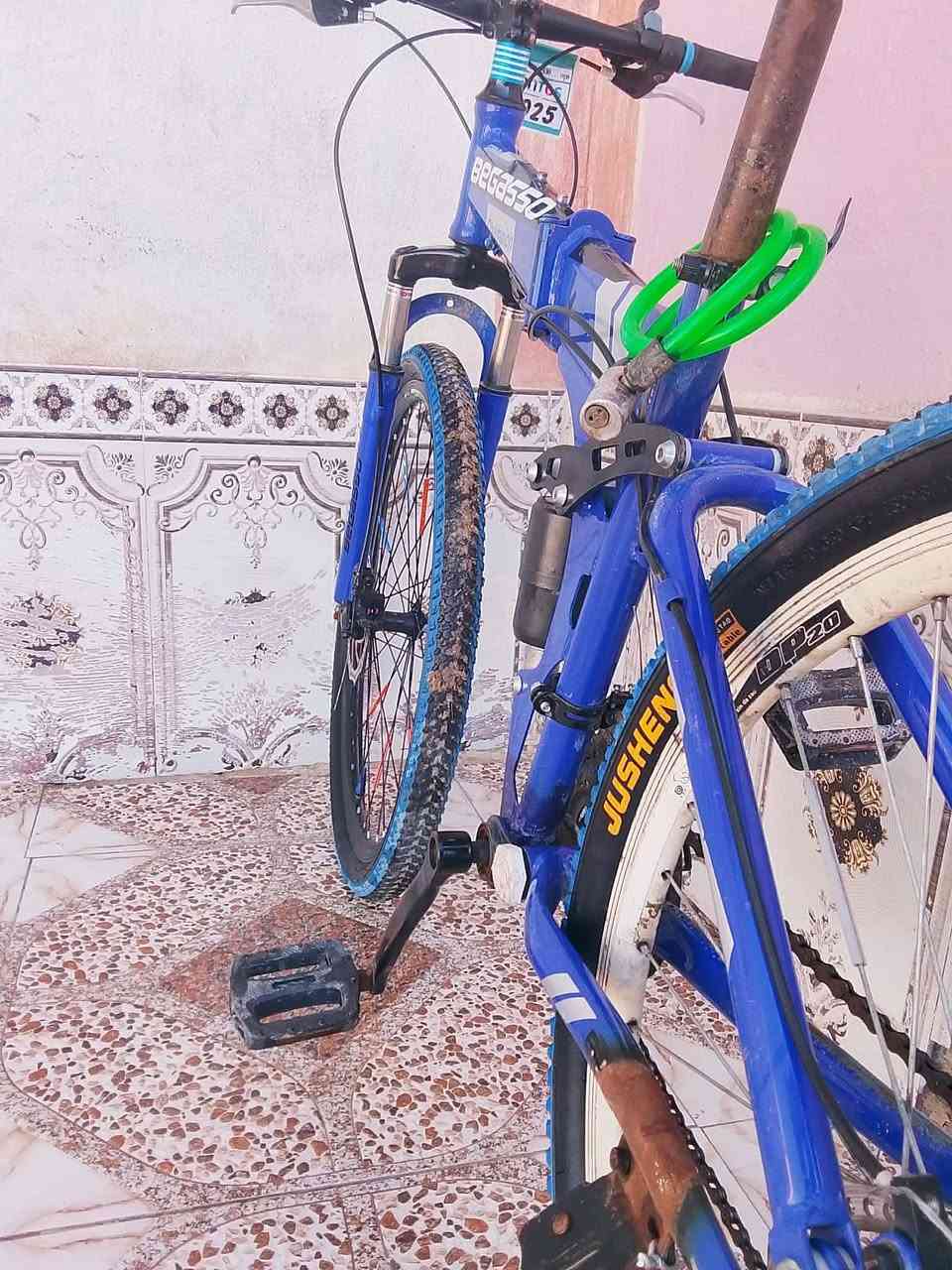 سلام عليكم
عمي بايسكل يسوه جبلي ماناقصه شي تعال وصعد سعره رخيص خاص  ‏‪‏‪***********‬‏
