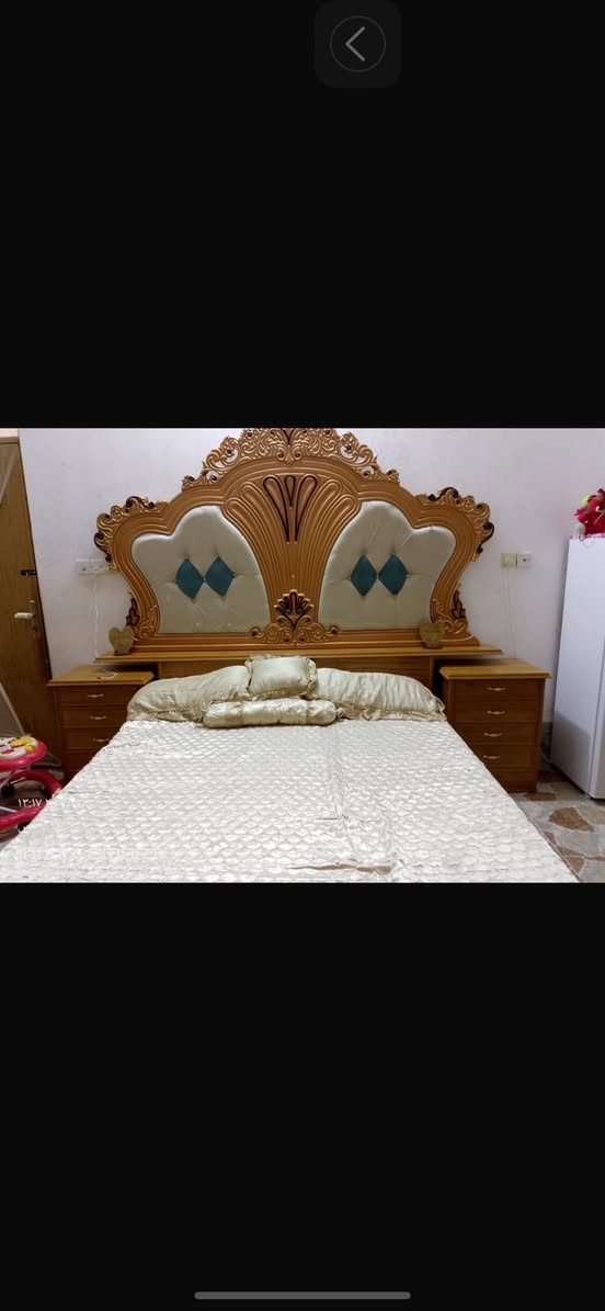 ‏غرفة خشب للبيع نظيفة*********** ‏موجود بس رقم الهاتف
