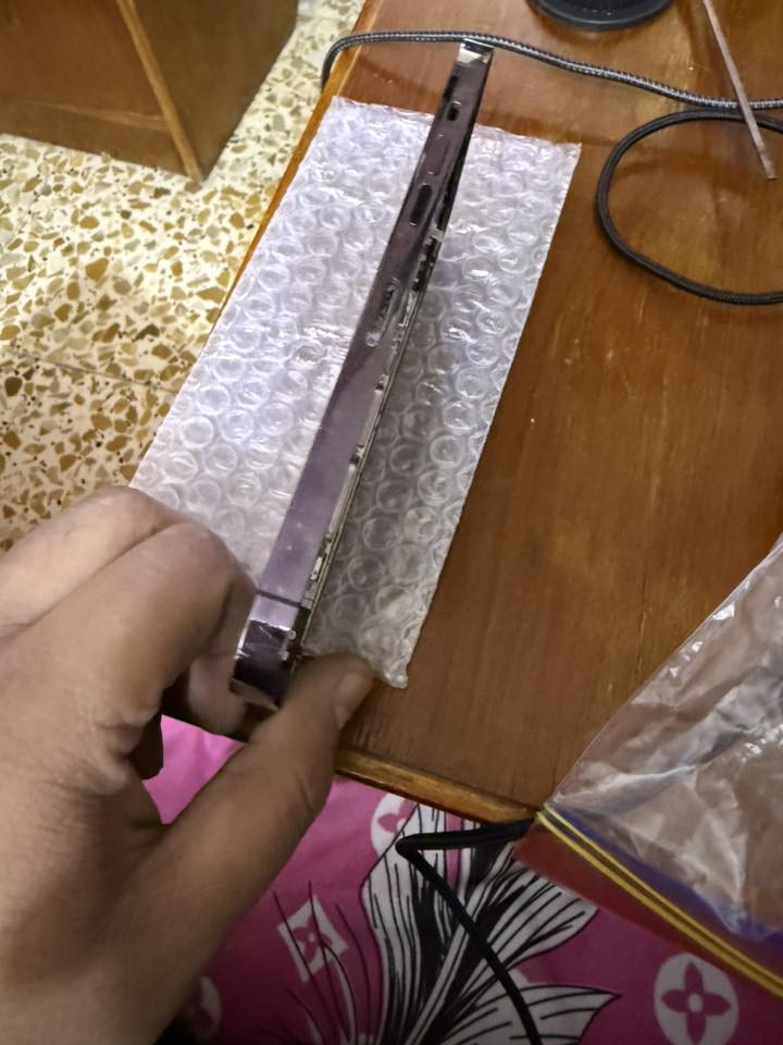 شاصي مع الظهر ايفون 14 برو ماكس
اصلي حتى الظهر ممبدل بدلت التلفون لون ذهبي وهذا الاصلي بقى العنوان بغداد الكرخ 
***********
السعر 70 الف من الاخير ملاحظة اصلي وكالة
