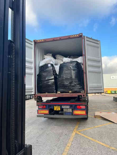 🚨 تنويه مهم لتجّار الجملة فقط 🚨
نعلن عن تحميل مجموعة من حاويات الـ DHL البريطاني الأصلي 🇬🇧🚢
والبيع يكون حصراً بالحاويات الكاملة فقط.

🔹 سعر الكيلو: 8,400 دينار عراقي
🔹 البضاعة من المصدر مباشرة – نوعيات ممتازة
🔹 الكميات محدودة جداً والحجز للأسبقية

للحجز والاستفسار يرجى التواصل
📞 كاروان: ***********
📞 هدير: ***********
