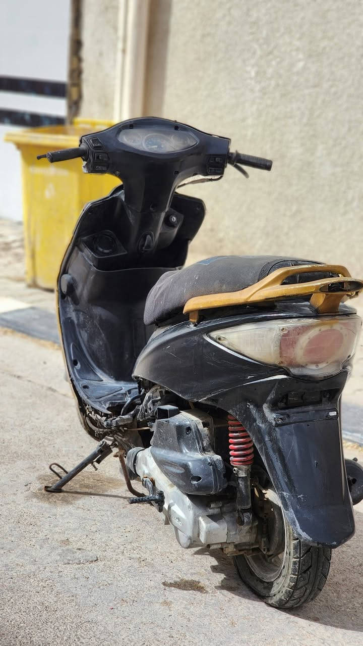 سلام عليكم
اخوان كامكو جي 4 دارجه عدنه متروكه صار فتره طويله هسه اريد ابيعه على وضعه عندك باتري كون تشحنه وتايرات تسويهن لان متروكه الدراجه تاخذه ترتبه ترتيبات خفيفه  تفيكدك توديك وجيبك لشغلك دراجه رايده ١٥٠ وبيه مجال بسيط خصه للعدهم شغل بعيد لو على باب الله اني خادم 
(ملاحضه دراجه متشتغل لان باتريه كاعد)


**إذا كنت صاحب هذا الإعلان وتريد حذفه لأي سبب، رجاءا أرسل رسالة إلى الدعم الفني**