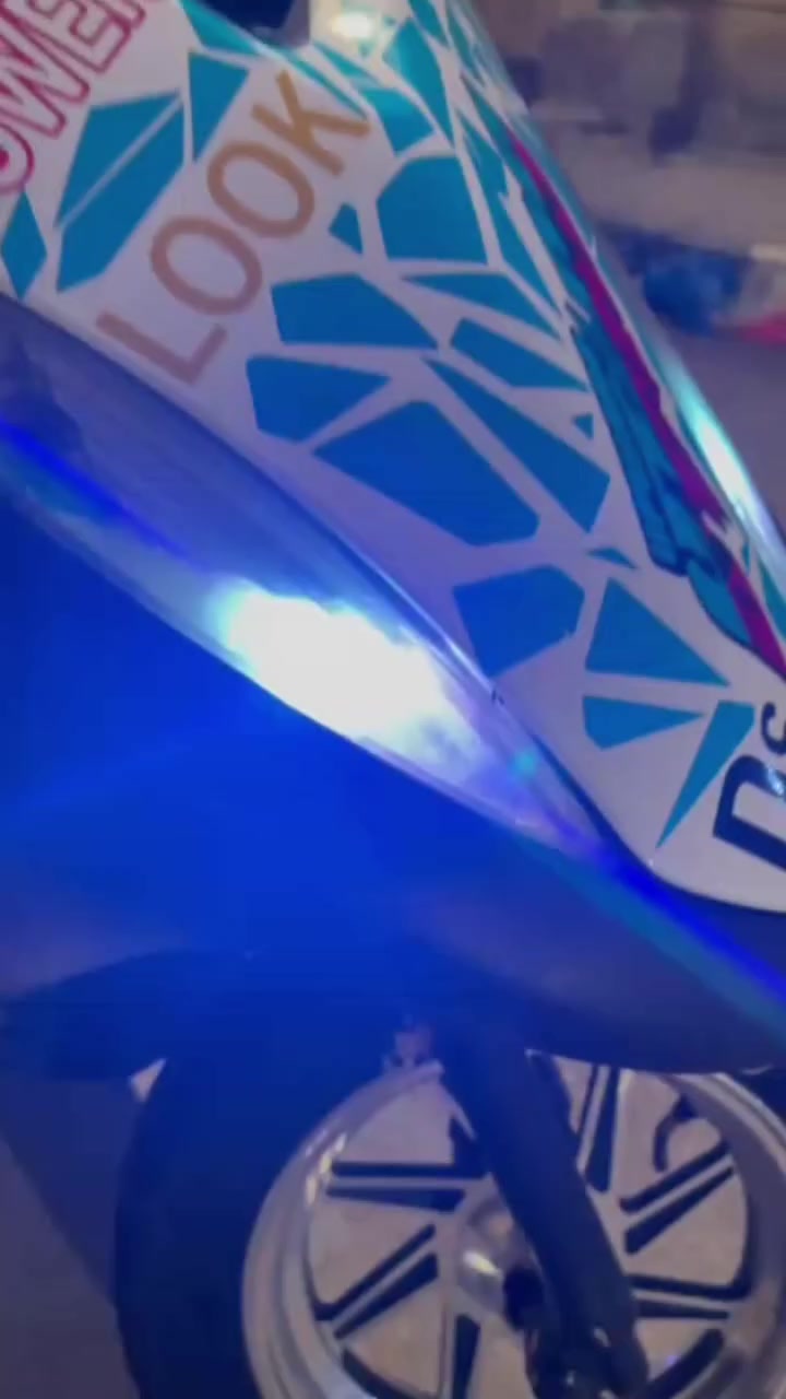 سلام عليكم ماكس عدله للبيع مكينه مفتوحه دراجه كامله ما ناقصه شي نكره سلف وهندر سعر 550 وبيه مجال قليل مكان بصرة الأمن داخلي رقم ***********
