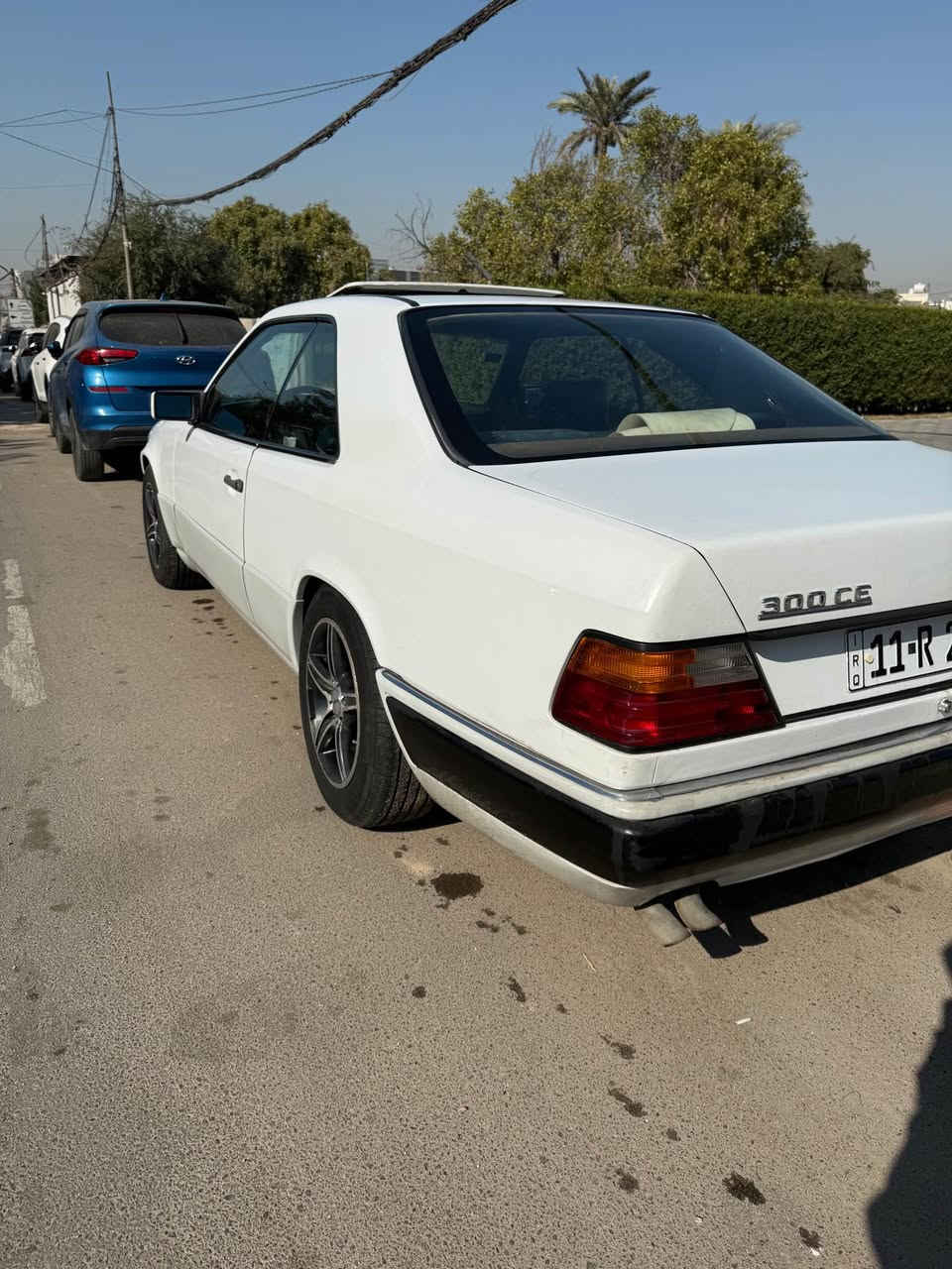 مارسيدس 300ce 
موديل 1988 
سياره عضمتهه حلوه مكينه 300 عنكبوت 
قواعد دبل نضيفه رقم بغداد بسمي تحويل ثاني يوم 
تخم تاير جديد السياره يرادلهه شويه ترتيب للغرفه 
سعرهه 58 ورقه 
للبيع او مراوس ويه ام عيون 
مكانهه كاظميه ساحه عدن او منصور
*********** بغداد, العراق
