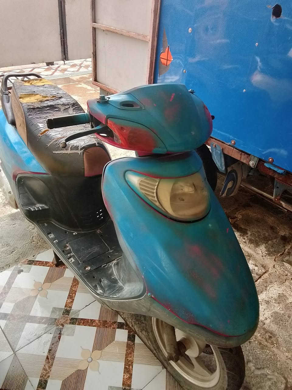 السلام عليكم ورحمة الله وبركاته
للبيع دراجة سبيسي السعر 250وبيها مجال للطيبين 
العنوان كوت حي الشهداء 
للاتصال على الرقم ***********
