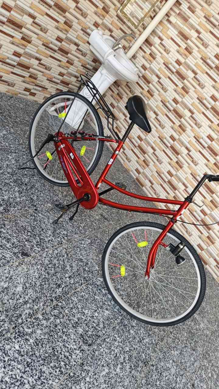 سلام عليكم بايسكل للبيع السعر 150وبيه مجال أغراضه كامله مداكره كلشي كامل  الرقم للاستفسار واتساب ***********
