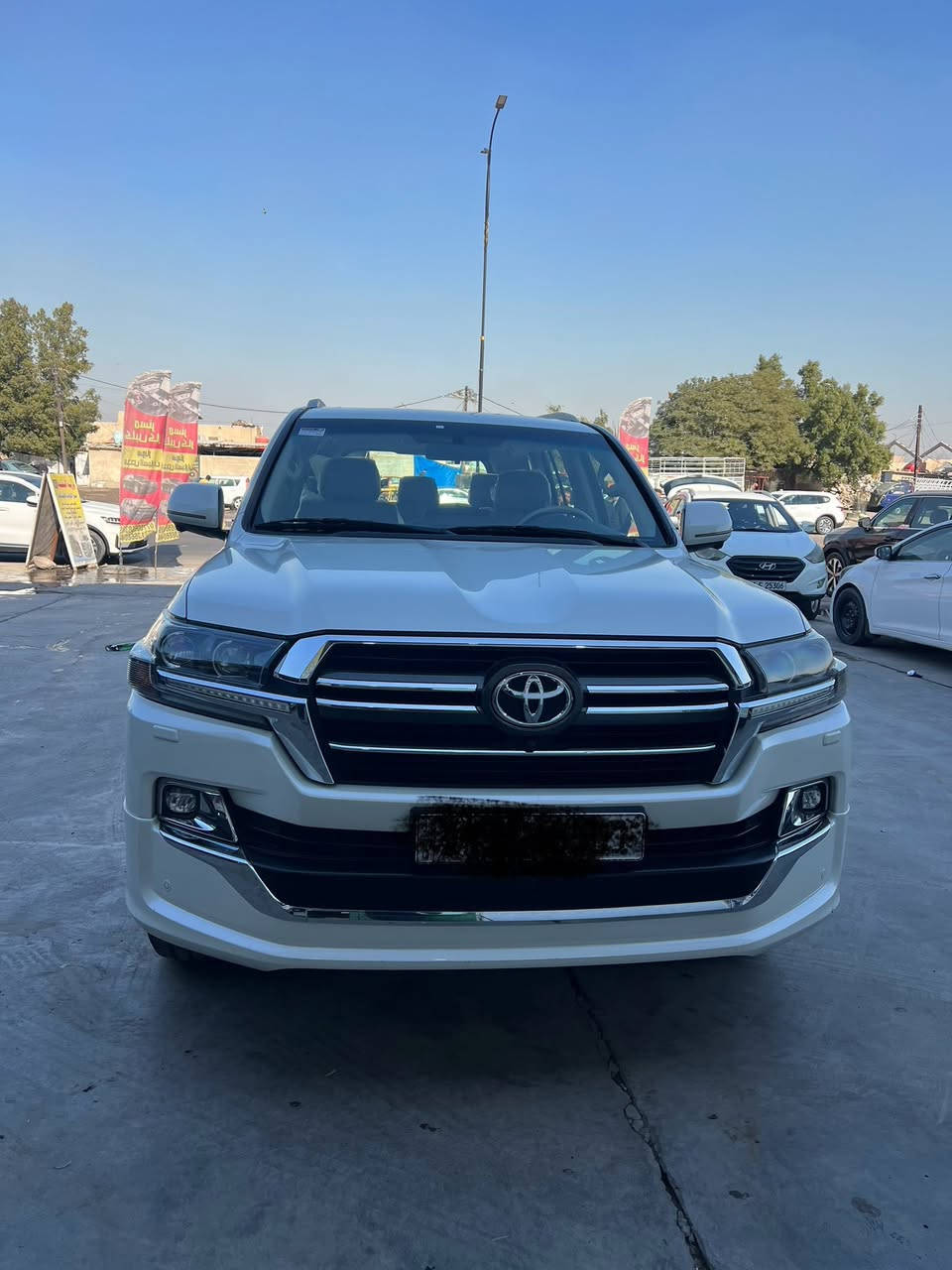 سلام عليكم 
سياره لاندكروزر موديل 2020
ماشيه 55 ألف 
بريم أصل مكفوله 
فول مواصفات فتحه بصمه 
6 سلندر 3 قطع تبريد 7 راكب 
سبير منازل كشنات كهرباء 
كشنات جلد شاشه 5 كامرات 
مكان سياره بغداد البلديات 
رقم سيارة بغداد لدولي 
السعر 520 وبيه مجال 
رقم ***********
