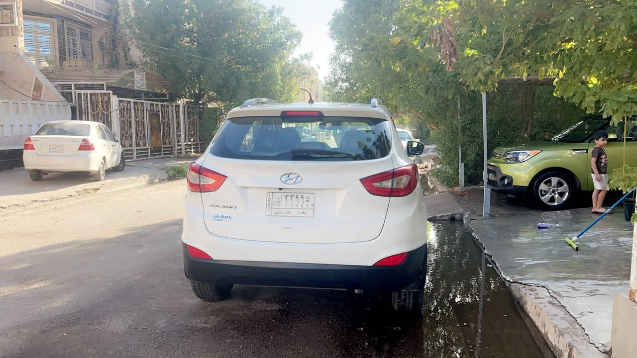 توسان 2015 خليجي رقم انكليزي كفاله عامه ماشيه 109  /بأسمي نظيفه جداً/ شاشة ابل كار بلي / تبريد كير مكينه  مكفول / السعر 168 مكاني الكاظميه 
***********
