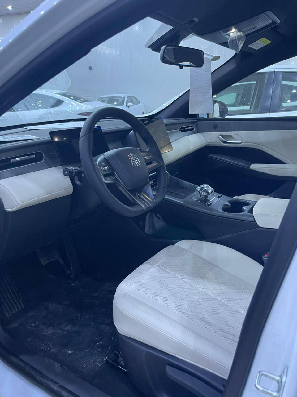 بي واي دي كن بلاص (BYD Qin plus) موديل ٢٠٢٥ 
ماشية ٣٢٠٠  وقابله للزيادة سيارة مثل ما هي على وضع الشركة كل أغراضه و ادواتها وياها وغير مستعملات 
مرقمه بغداد تجي اشوف وتدلل. 
سعرها ١٨ 
***********
