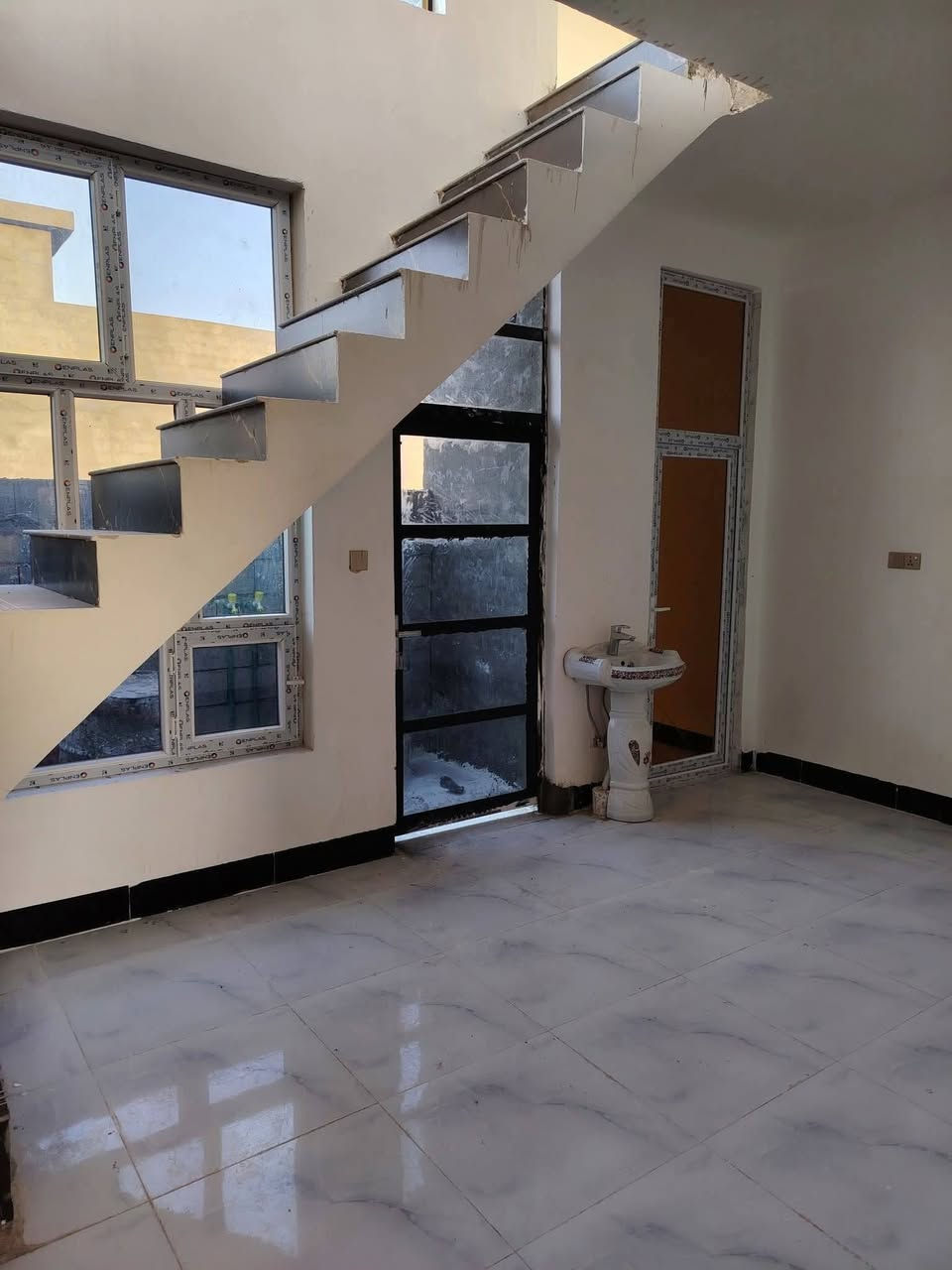 السلام عليكم مكلف بلنشر
دار للبيع مساحة ١٢٥ متر

الموقع حي ذويب الشارع الاخير المقابل لحي الدواغنه

تفاصيل الدار

البناء طابوك

شبابيك المنيوم

والأبواب قاصه

يحتوي على غرفة نوم ٥* ٤ وواحده فوك ٤ *٣

واستقبال ٦* ٤

وصاله ٦* ٤

ومطبخ ٥* ٤

مجاري خطين واحد على البزل واحد خزان

الأرضية بورسلين
السعر ٥٢ مليون 

تفاصيل أكثر الاتصال السلام عليكم مكلف بلنشر
دار للبيع مساحة ١٢٥ متر

الموقع حي ذويب الشارع الاخير المقابل لحي الدواغنه

تفاصيل الدار

البناء طابوك

شبابيك المنيوم

والأبواب قاصه

يحتوي على غرفة نوم ٥* ٤ وواحده فوك ٤ *٣

واستقبال ٦* ٤

وصاله ٦* ٤

ومطبخ ٥* ٤

مجاري خطين واحد على البزل واحد خزان

الأرضية بورسلين
السعر ٥٢ مليون 

تفاصيل أكثر الاتصال ***********
