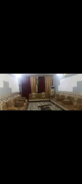 السلام عليكم بيت للبيع مع سبع محلات مساحه البيت 570 متر زائدا المحلات 216 متر طابو زراعي سنه 25 يتوفر كافه الخدمات ماء وكهرباء ومدارس زائدا مستشفى العنوان بغداد المعامل الحسينيه منطقه السعاده قرب بانزي خانه السعاده شارع البعامر بدايه المنطقه بناء حديث درجه اولى ملاحظه اللي يريد البيت وحده ابيعه اللي يريد المحلات وحدهن ابيع اتصال على صاحب الدار***********
