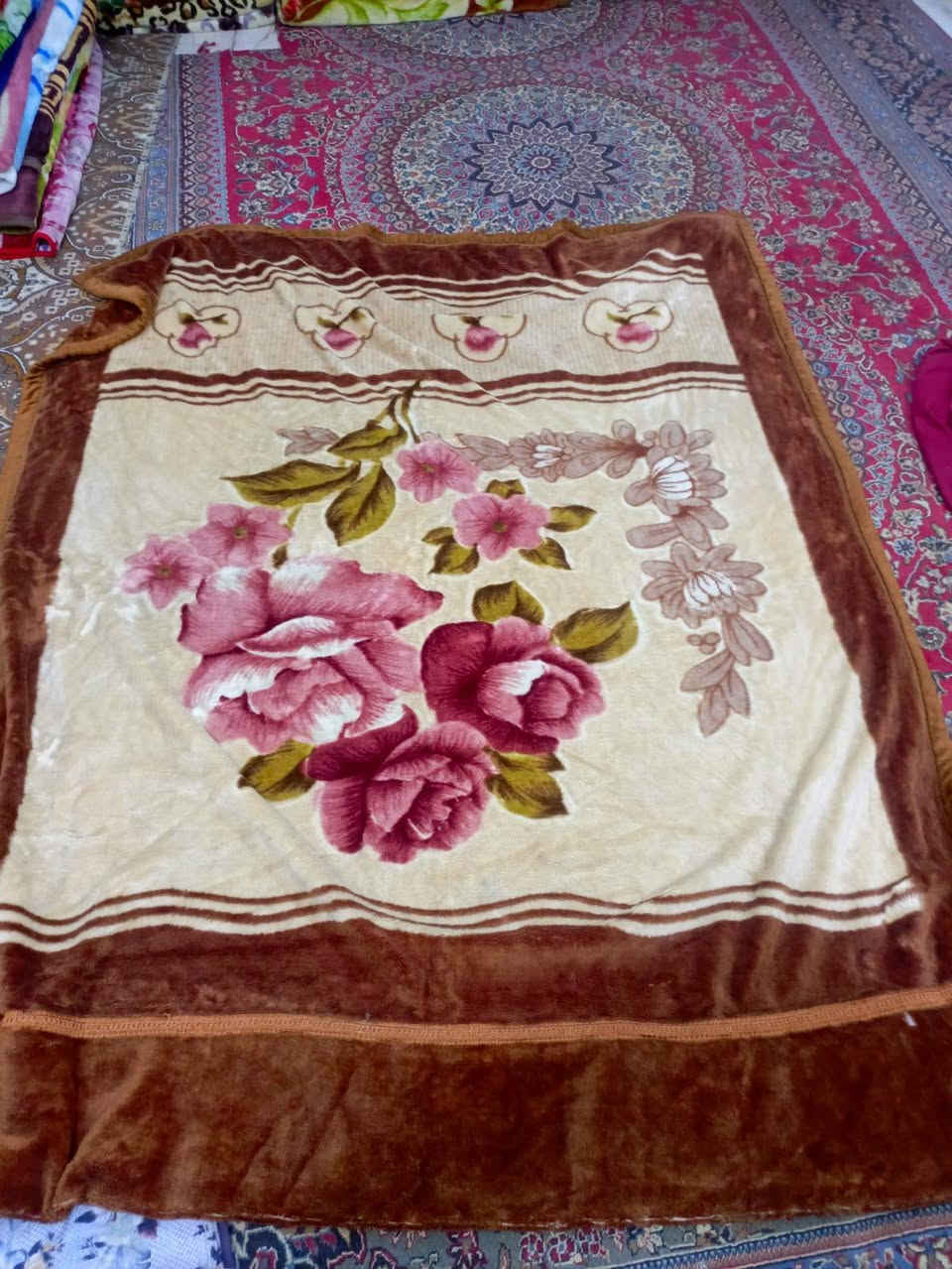 بطانيه ثخينه ونضيفه وجهين سعر جمله 6القطعه تصفيه بضاعه ***********بي واتساب
