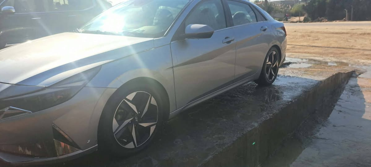 سيارة موديل ٢١ لمتد فول مواصفات واحد على واحد وارد أمريكي حادث بنيد بس رقم معوقين باسمي***********
