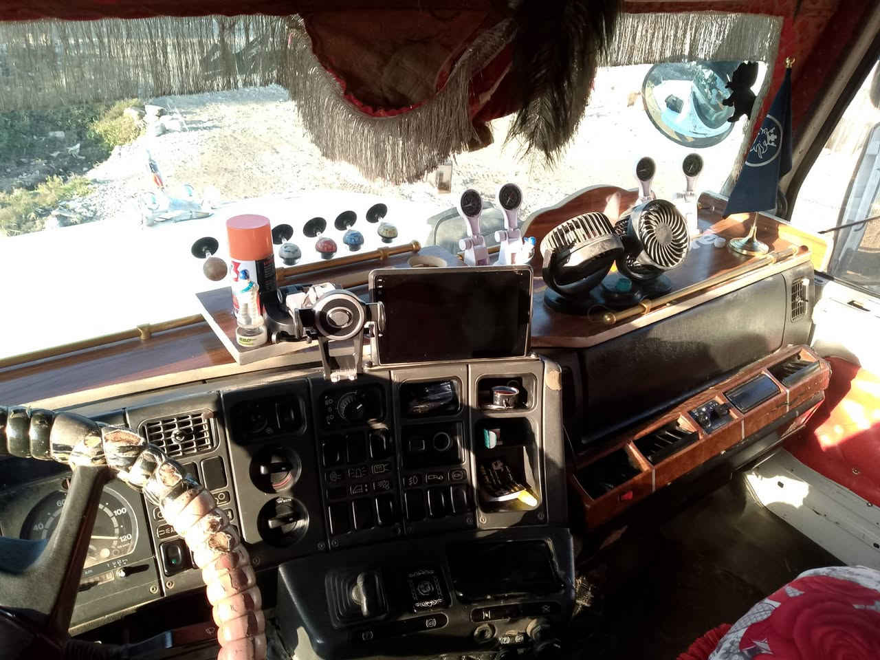 سكانيا 112 للبيع رقم نينوى عنوان موصل شو بليس مال بومه لا صرف ولا نفخ معمر الجديد سايس30 ،، $*********** (***********
