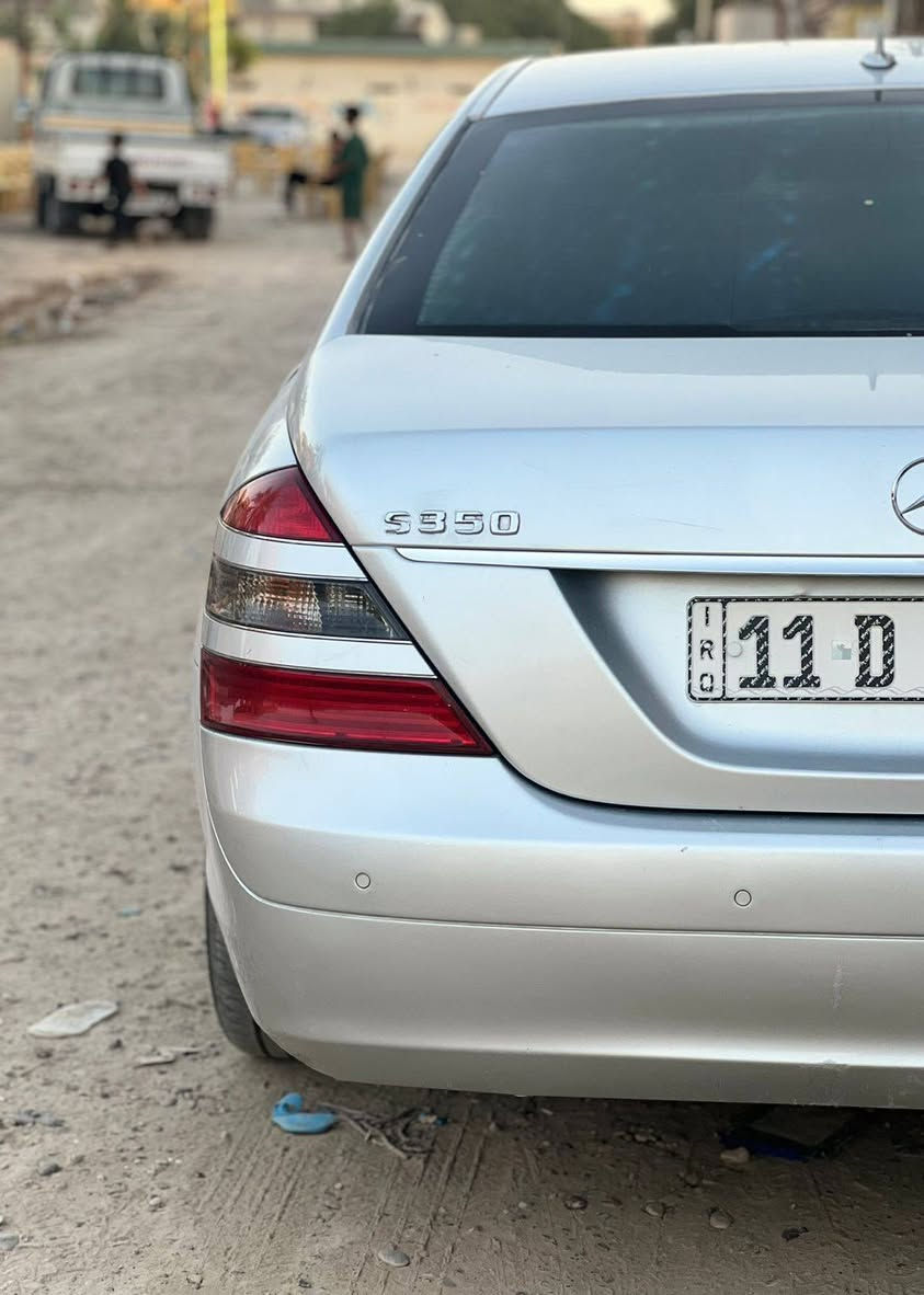 سلام عليكم مرسيدس اس كلاس حجم 350 موديل 2006  سيارة حلوة ورقم بغداد دولي بيها رشات صبغ ابيع احزام    محرك جديد كير جديد   مقفولة من الحادثث سعر 155وبيها مجال *********** مكان السيارة بغداد غزالية
