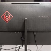 شاشة اومن • ٢٤بوصة • ٢٤٠هرتز