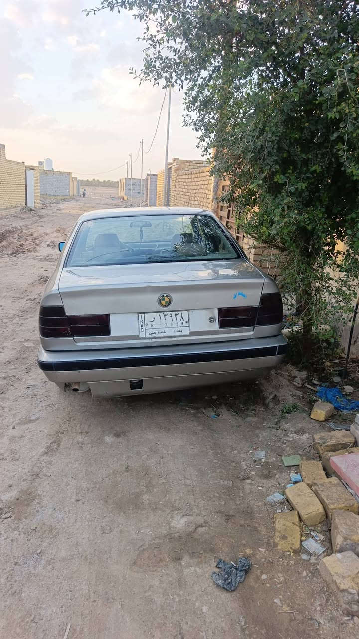 للبيع بيم 525 محور فيفتي كير ومكينه كرتون رقم السياره بغداد ومكان السياره ناصريه المركز وصحبه شرعي بلنجف سياره مانقصه بس تبريد وشاري يتصل هاذه رقمي ***********
