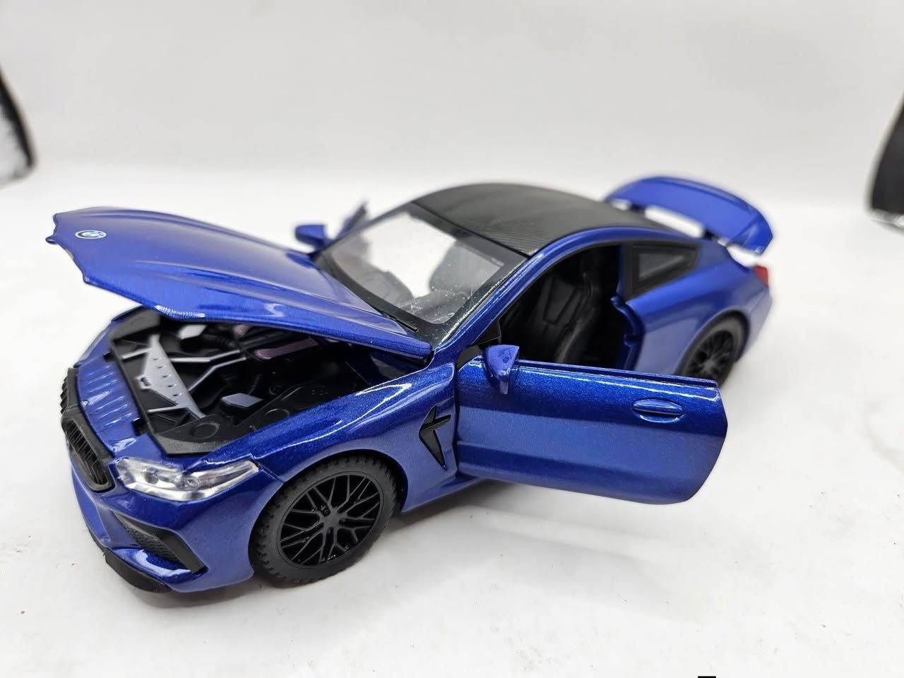 السعر 15 قطعتين 25 
BMW  حديد حجم 17 سم


**إذا كنت صاحب هذا الإعلان وتريد حذفه لأي سبب، رجاءا أرسل رسالة إلى الدعم الفني**