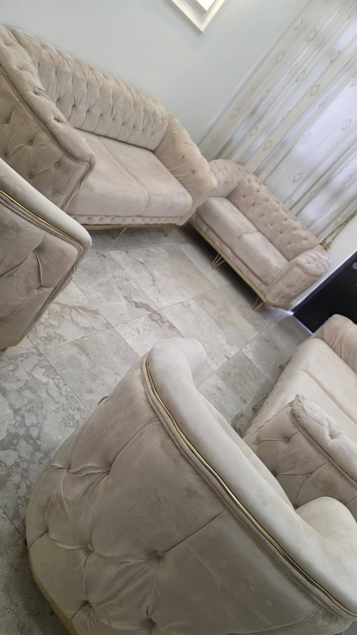 تخم سرير ١٠ مقعد طبي كلش قوي وتكمه ونظيف  بس ضرر بليده شوية ب٥٠٠ قفل 🔐 شراي يتصل ***********
