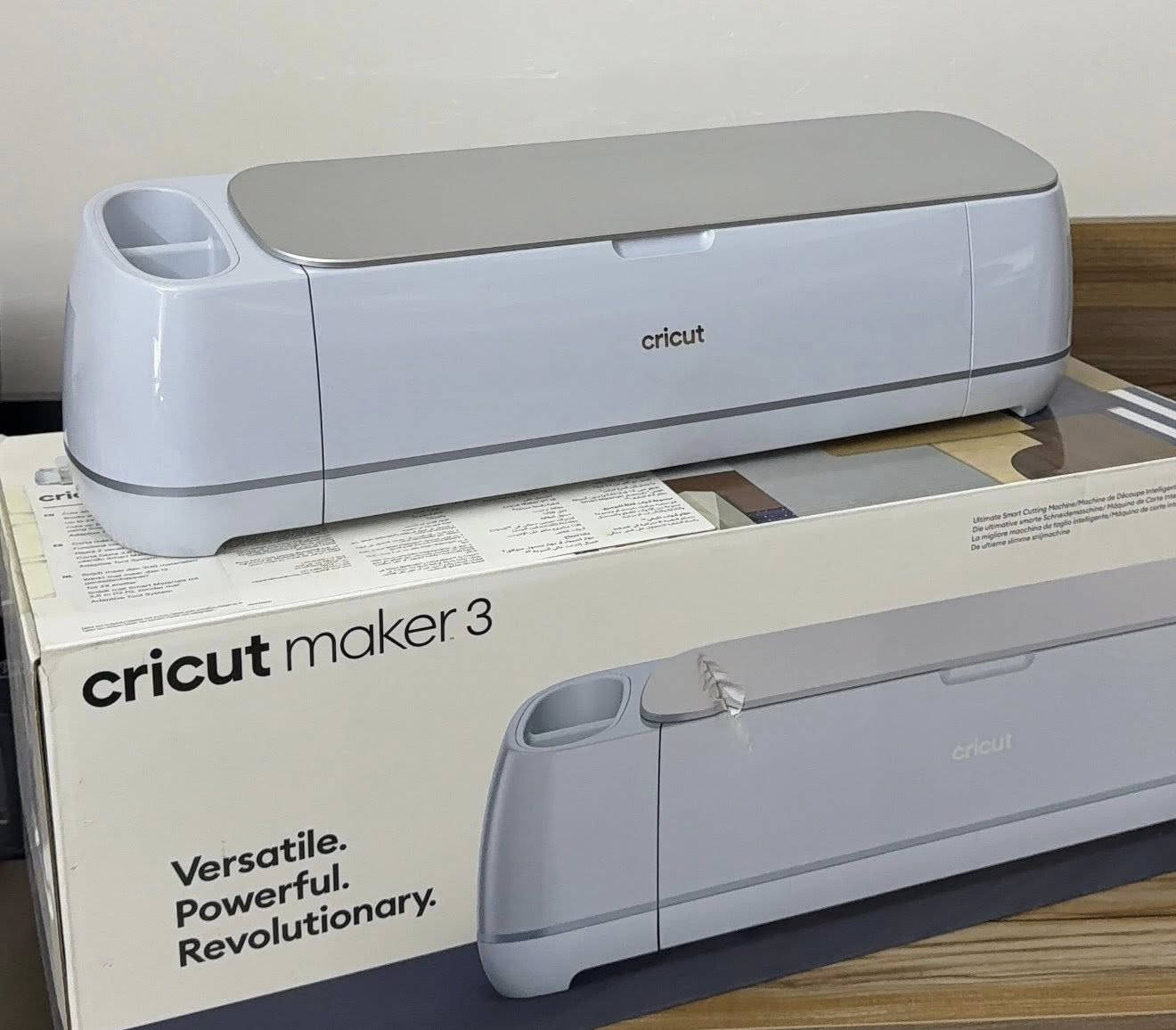 للبيع جهاز كريكت ميكر ٣
‏ Cricut Maker 3 
ضمان الوكاله نظافة ١٠٠٪؜ استعمال قليل جداً 

سعر نهائي ٦٠٠ الف شامل اجور التوصيل لجميع محافظات العراق 
مكاني بغداد الدوره رقم الهاتف واتساب : *********** 

الجهاز غني عن التعريف يقص اكثر من ٣٠٠ خامه مفيد لاصحاب البيجات خصوصاً بيجات الطباعة والتوزيعات
