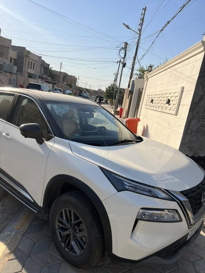 السلام عليكم 
نيسان اكسترايل خليجي وكالة السور للبيع رقم بغداد، ماشية ٧٧٠٠ كم زيرو ومبدل دهن بالشركة وبانزين محسن فقط ، 
بيها PDR بهلال الجاملغ وشخط بسيط جداً 
بسعر مناسب جداً
212 ورقة
مكان السيارة تكريت
***********
