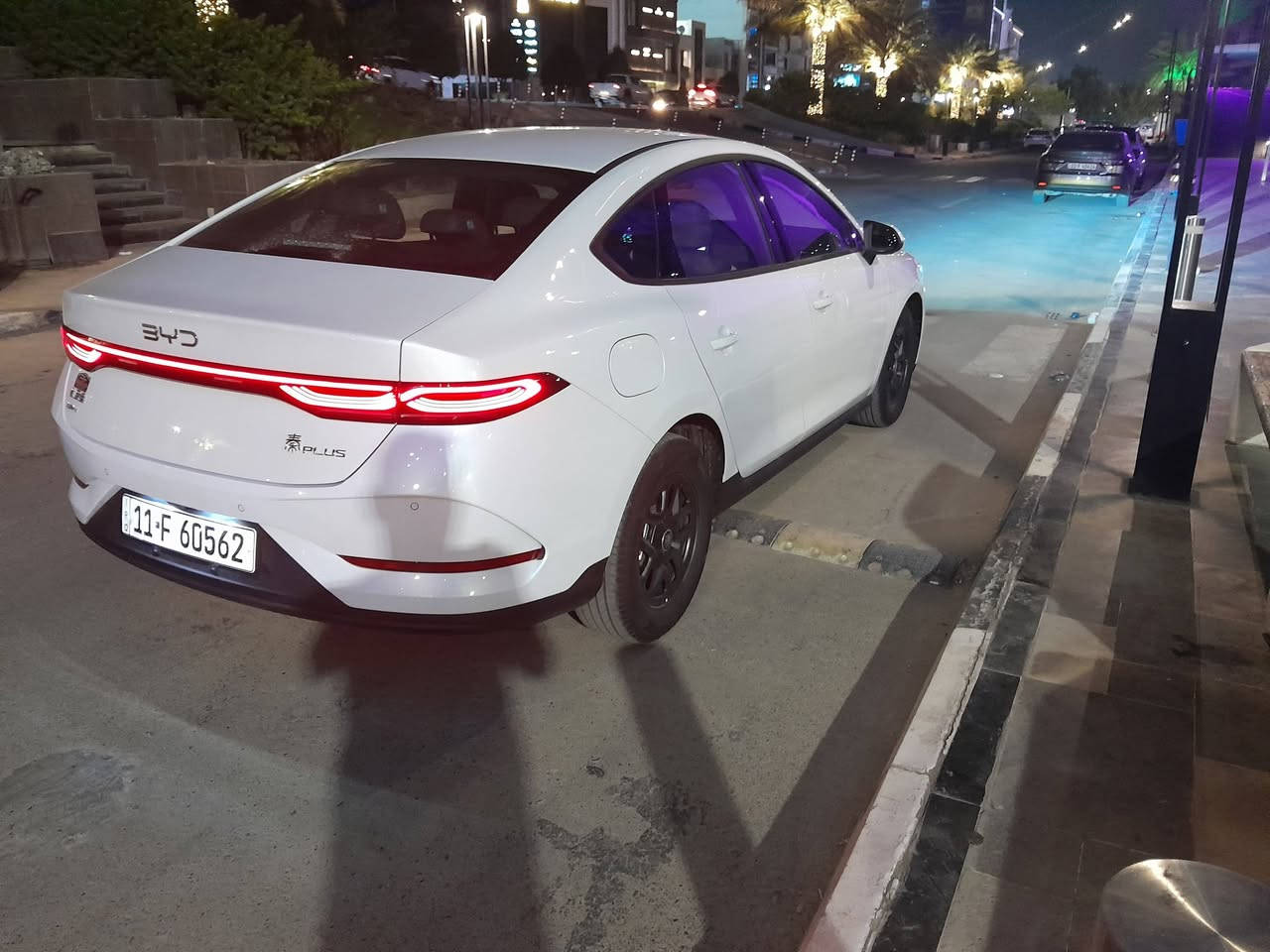 للبيع BYD كن بلاص 2025
بلكن هايبرد
لون أبيض داخل رصاصي ((زيرو)) ترقمت بغداد بأسمي قبل كم يوم إن شاءالله ماشية على كد الترقيم كاميرة خلفية ورادار خلفي وجلد مع كامل ملحقاتها
بصمة وكارت تشغيل 
 شاحن أصلي 
منفاخ فوم 
ماسحات 
بدلة طوارئ 
مثلث طوارئ
هوك
وملاحظة تحتوي على (أرضيات أصلية) بالجيس 
مكانها اليرموك 
الشراي يتصل أخوان *********** 
السعر 20 مليون دينار عراقي
