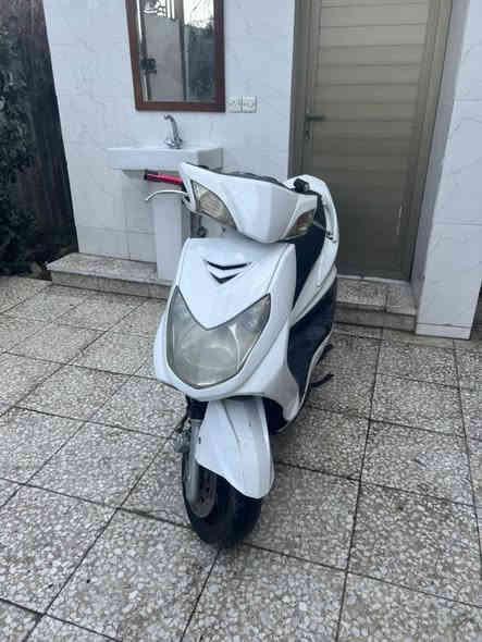 سلام عليكم سكنس فحل نوزل خطين مختمة اوراقهة كاملة مابيهة اي نقص نكره سلف مكينة خير من الله كهربايات كلهة شغالة مكاني بلديات السعر 700 رقمي ***********
