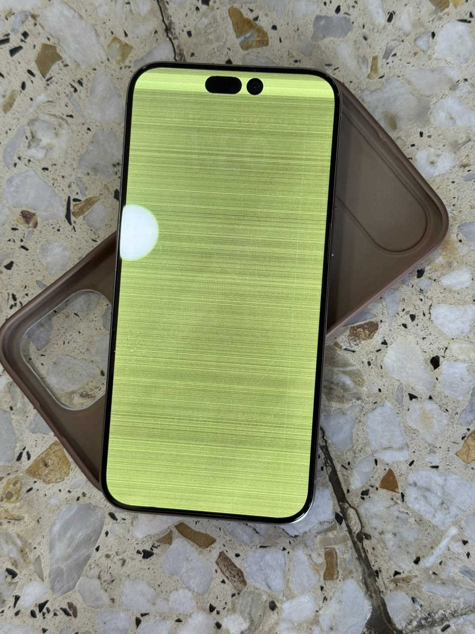 سلام عليكم آيفون 15برو ماكس اخو الجديدا الضرر بس شاشته نفس مواضح بل صوره ذاكره256/بطاريه88مكاني بغداد البياع /***********
