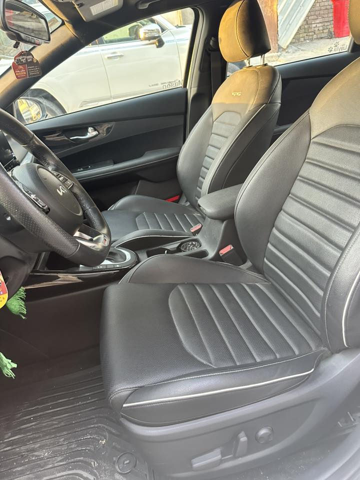 السلام عليكم.                                                       فورتي ٢٤  جتي لين ماشية ١٤ حادث بسيط مكفولة من الصبغ والتكحيل والفتح واليرباك سيارة جديده.                                                                      المواصفات والحادث بالمنشور.                                    هاتف. ***********.                                                          غير متواجد على الفيس
