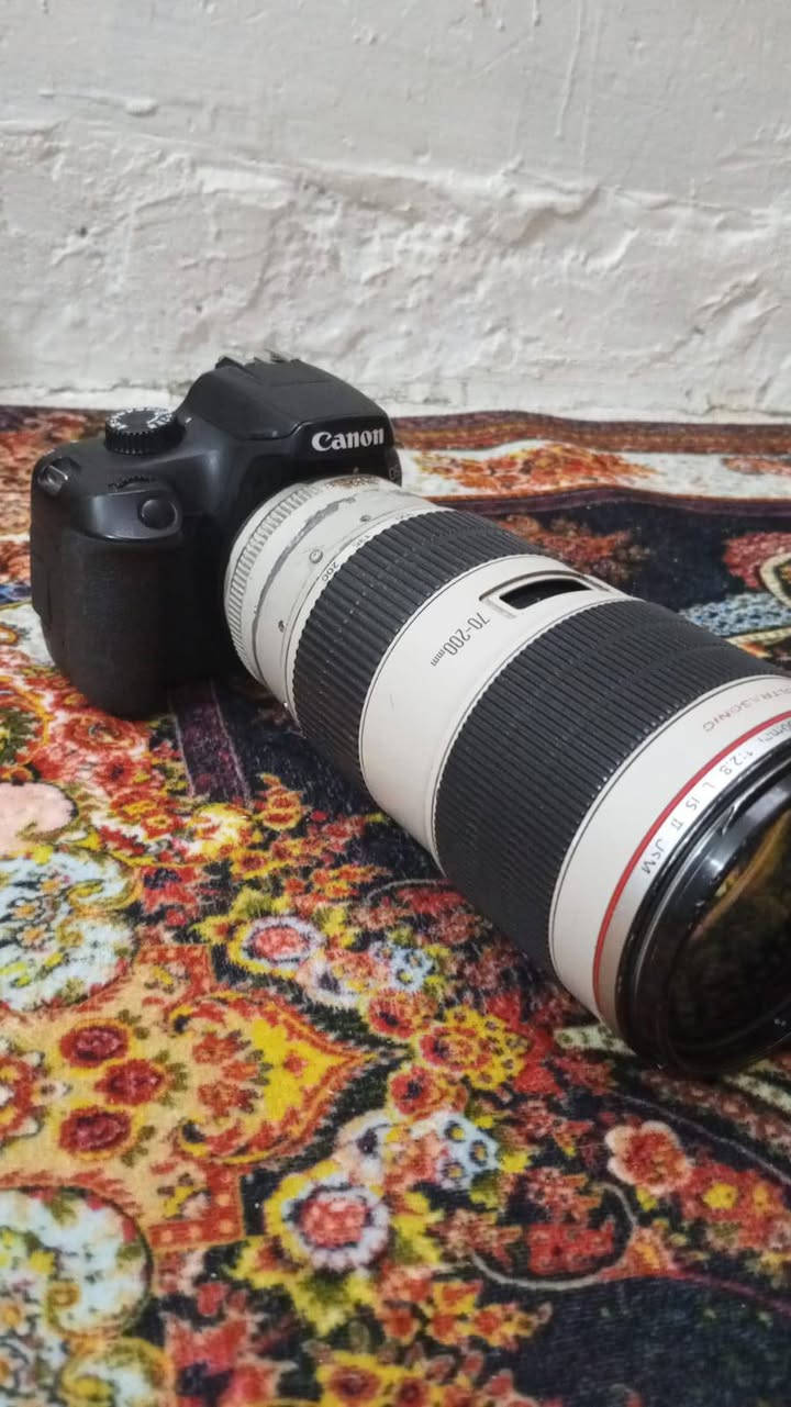 كانون d4000  نضيفه شتر 2k
مع عدسه ٧٠.٢٠٠ مفتوحه لغرض التنضيف 
شاحنه 
وثنين بطاريات
***********
